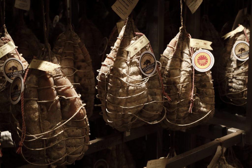 Culatello di Zibello assaisonné DOP avec les labels du consortium