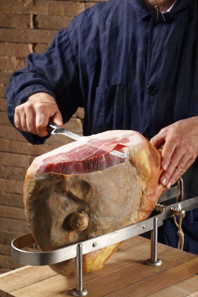 Jambon de porc coupé à la main