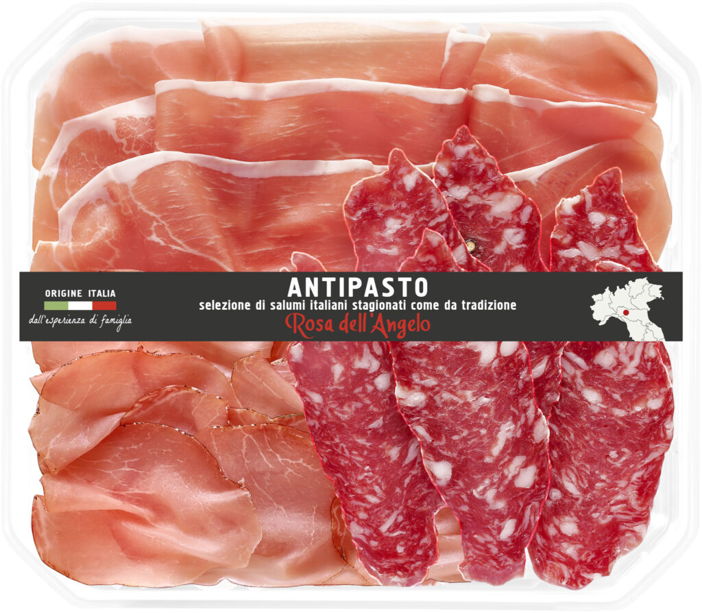 sélection de charcuteries italiennes avec Jambon coppa salami tranchées en barquette